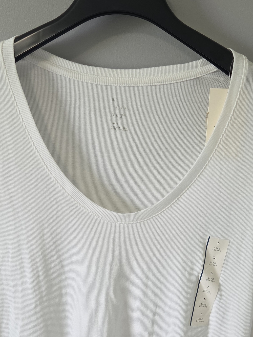a new day White Scoop Neck Long-Sleeve Tee Lightweight Base Layer Size L - Picture 4 of 8